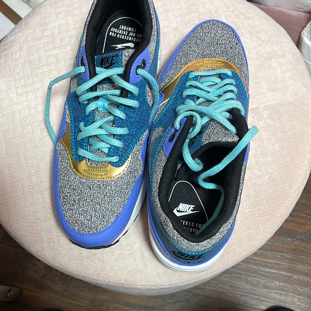Nike sneakers women’s size 8.5